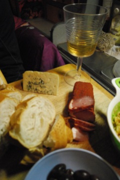 Cured llama ham, blue cheese, olives, bread and chick pea hummus and a glass of Torrontes.